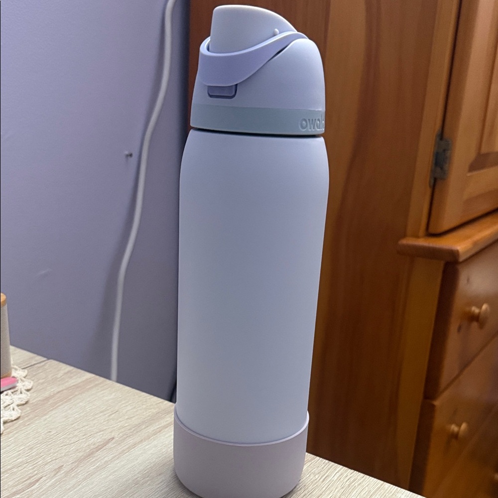 Owala “open air” free sip 40oz with silicone boot